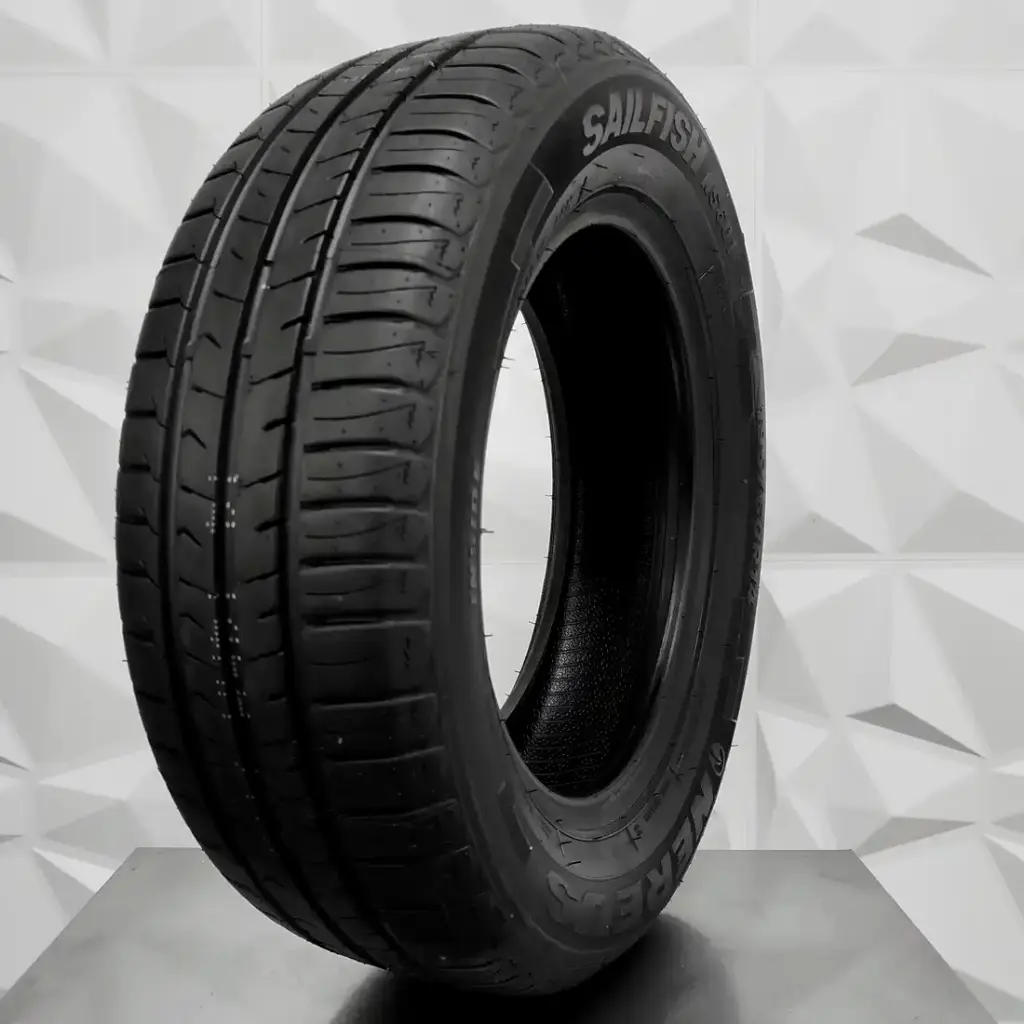 LLANTA NEREUS 215/45ZR18 NS601 93W XL